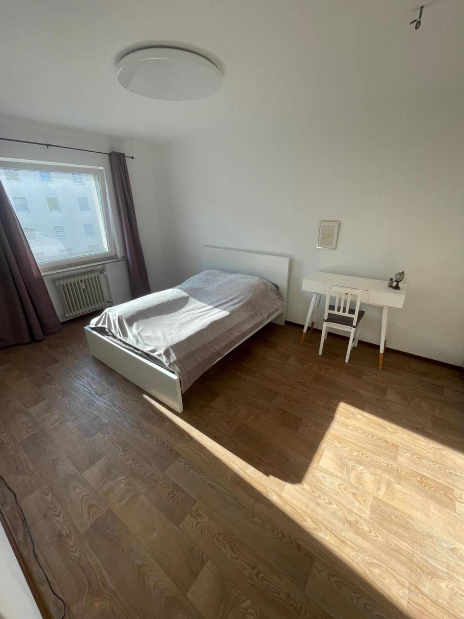 Graues Zimmer In Wohnung Mit Balkon Gelnhausen Εξωτερικό φωτογραφία