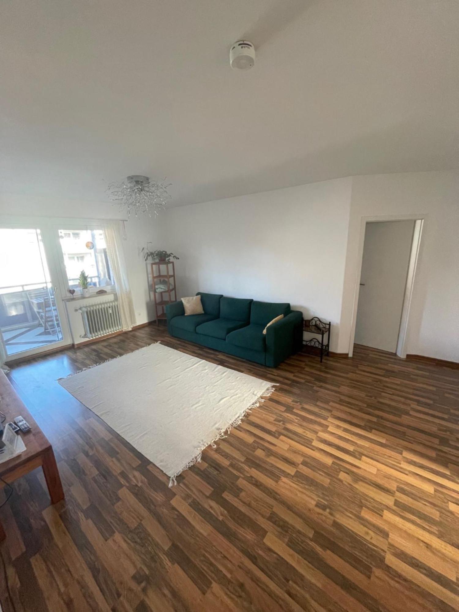 Graues Zimmer In Wohnung Mit Balkon Gelnhausen Εξωτερικό φωτογραφία